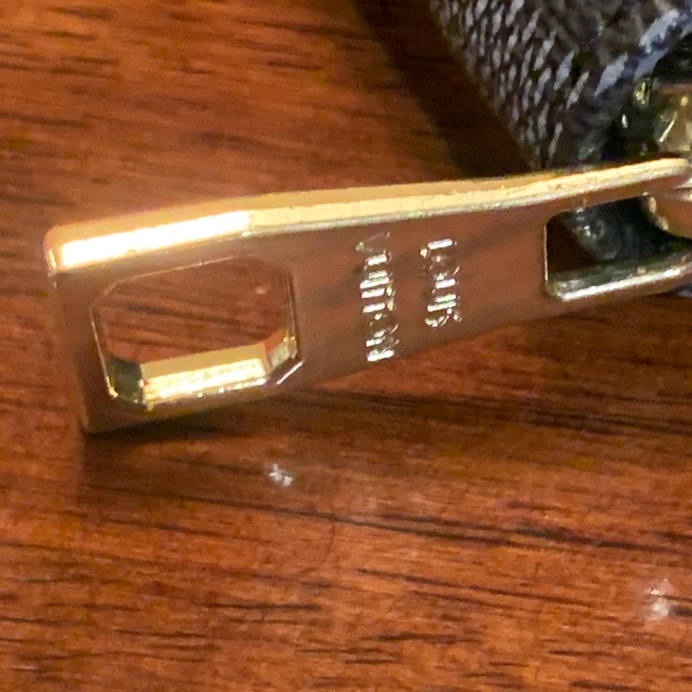 Brand new rare and collectible compacted Louis Vuitton unisex credit card holder - Picture 5 of 17